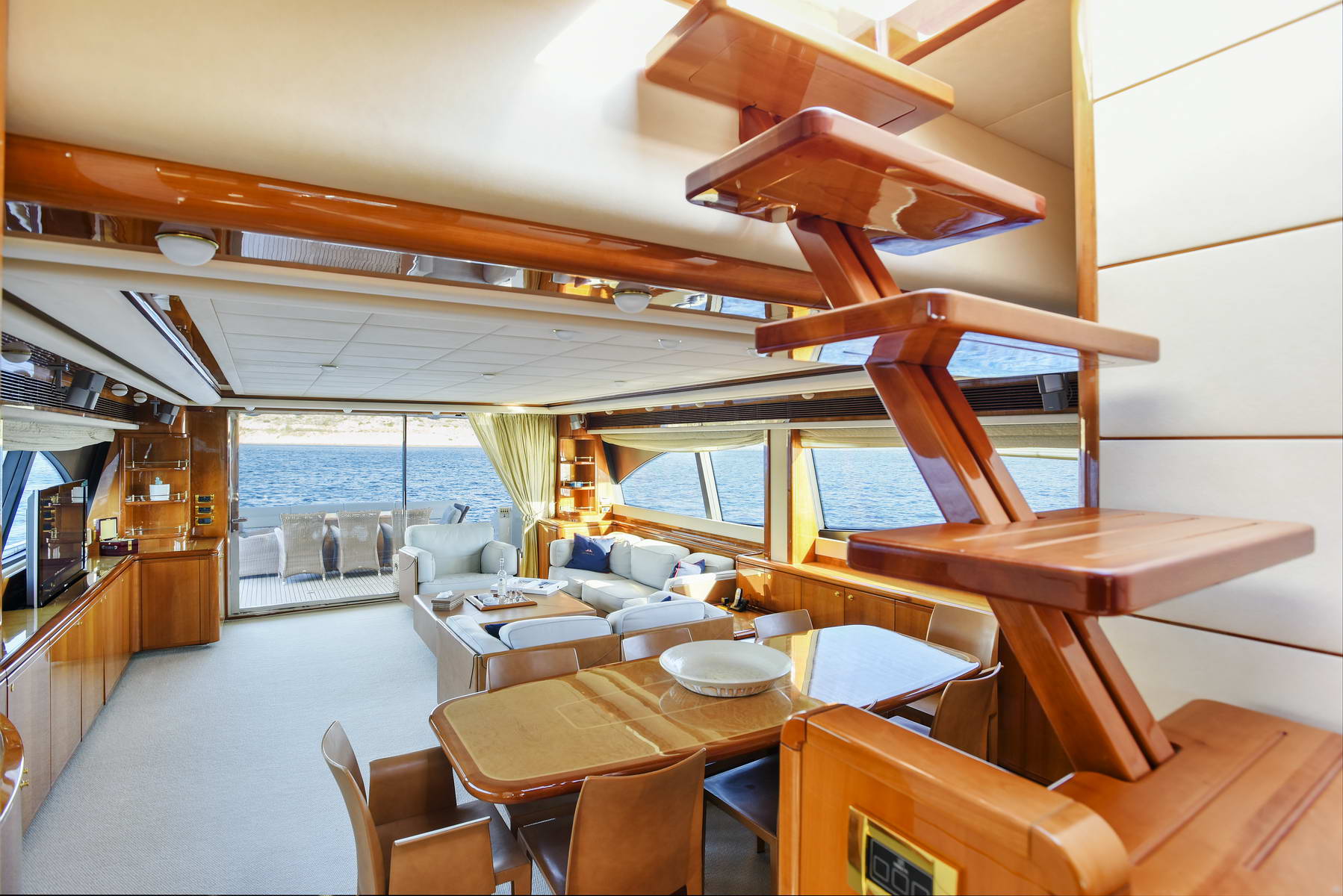 Motor Yacht DAY OFF - Salon view.jpg