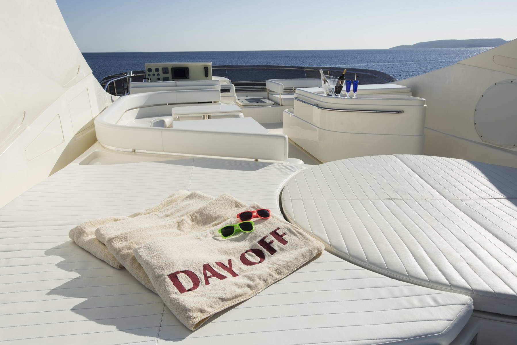 Motor Yacht DAY OFF - Sundeck.jpg