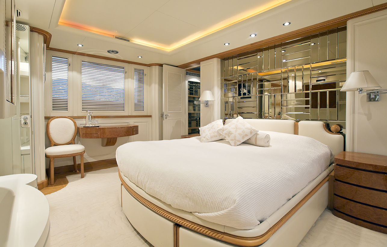 Motor Yacht DESAMIS B - Master cabin.jpg
