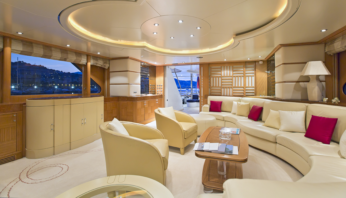 Motor Yacht DESAMIS B - Salon.jpg