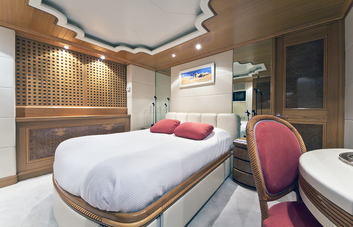 Motor Yacht DESAMIS B - VIP cabin.jpg