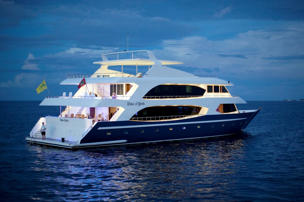Motor Yacht DUKE OF YORK - Stern view.jpg