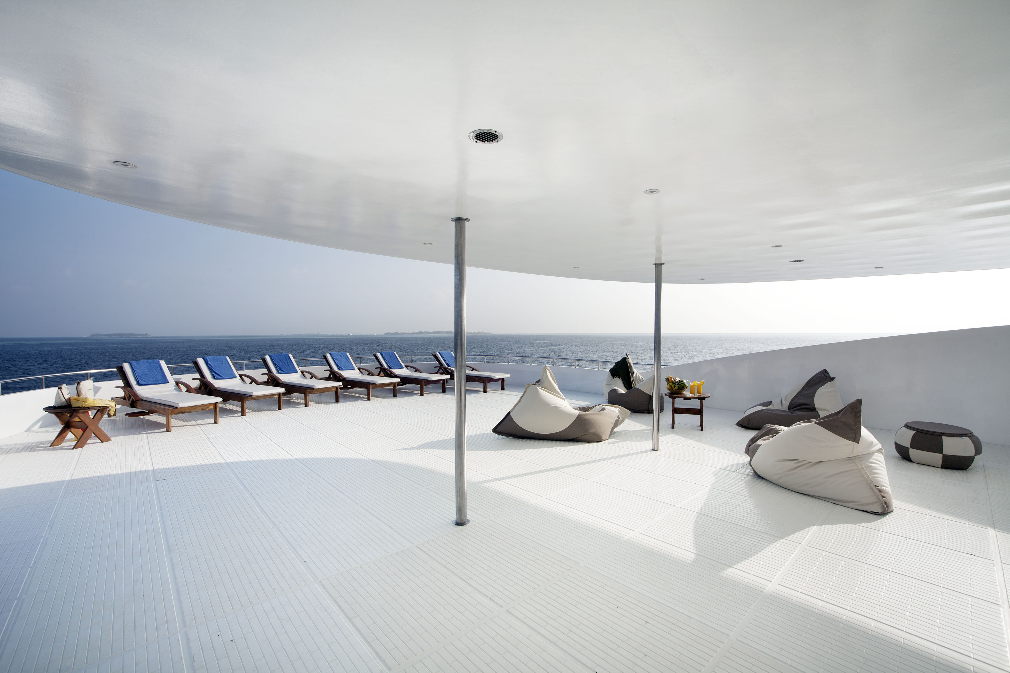 Motor Yacht DUKE OF YORK - Sundeck.jpg