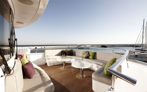 Motor Yacht E&E - Forward seating.jpg