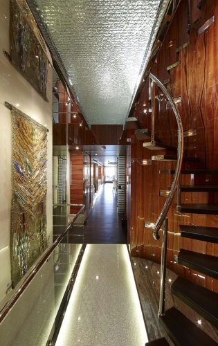 Motor Yacht E&E - Foyer.jpg