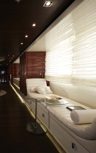 Motor Yacht E&E - Salon seating.jpg