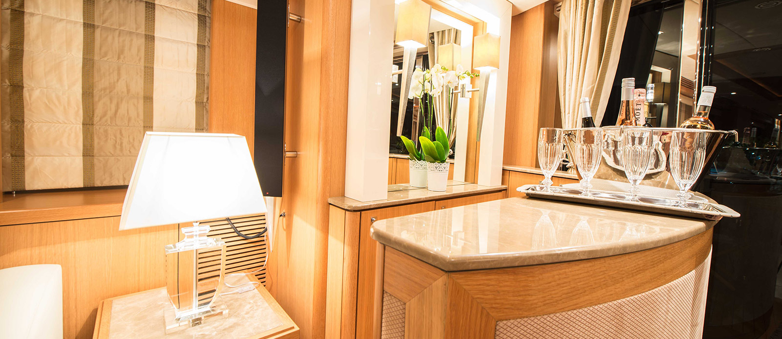 Motor Yacht EMOJI - 004.jpg