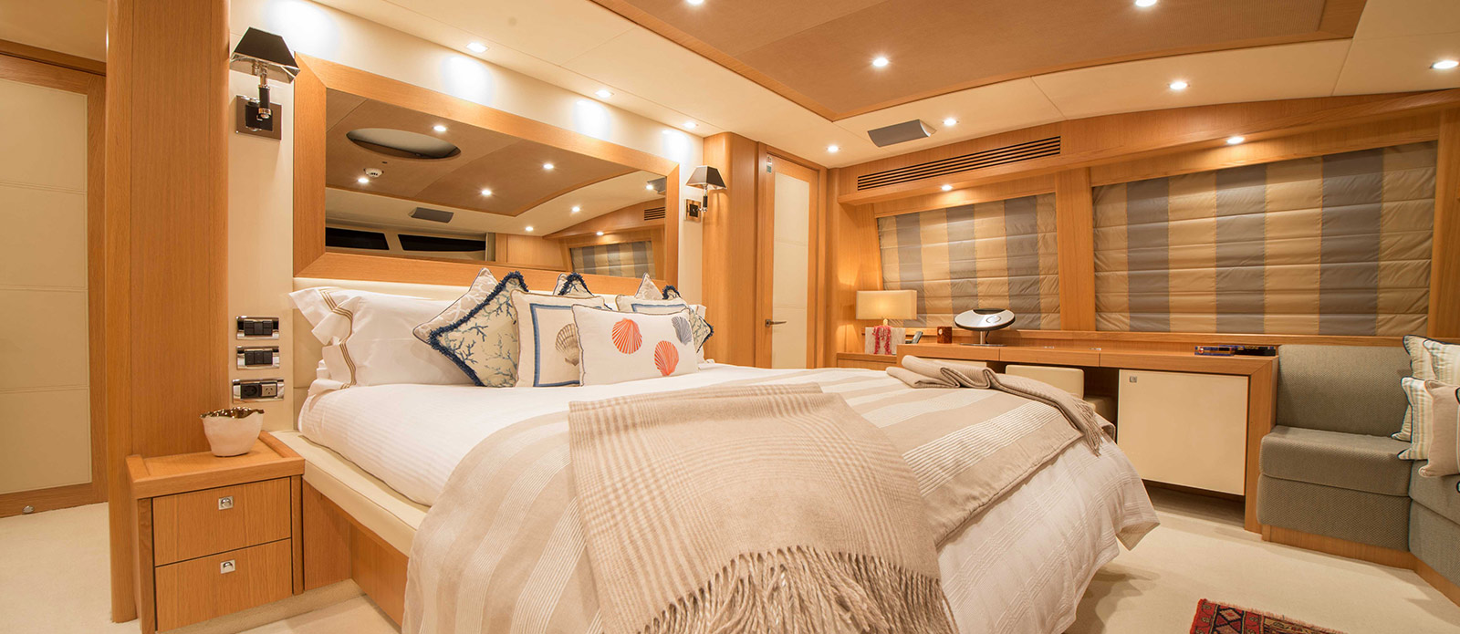 Motor Yacht EMOJI - 006.jpg
