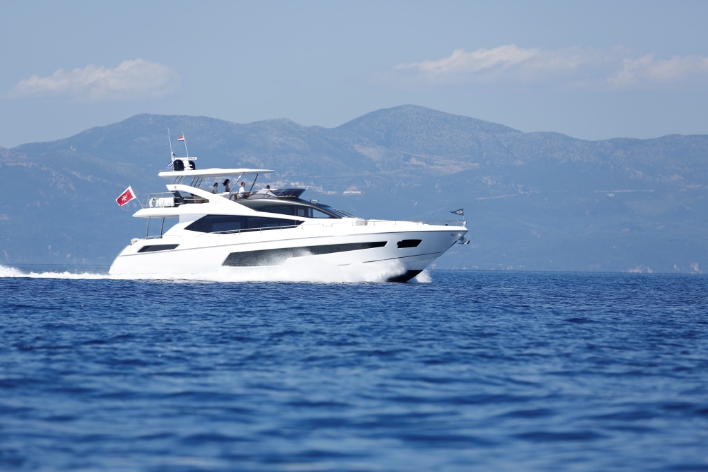 Motor Yacht FINEZZA - Cruising.jpg