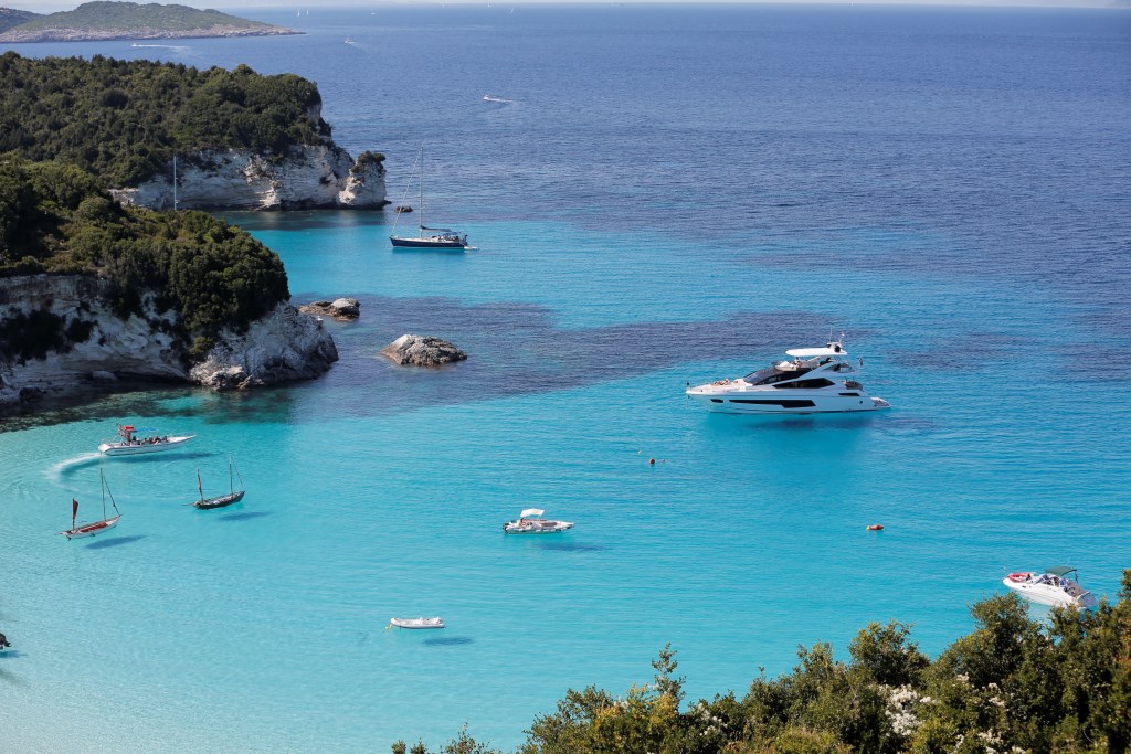 Motor Yacht FINEZZA - On Charter.jpg