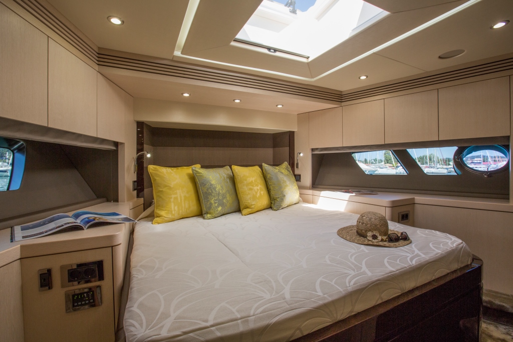 Motor Yacht FINEZZA - VIP Cabin.jpg