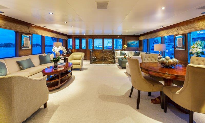 Motor Yacht GRAVITAS -  Salon.jpg