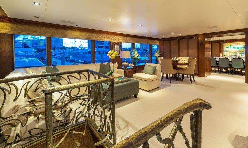 Motor Yacht GRAVITAS - Salon 2.jpg