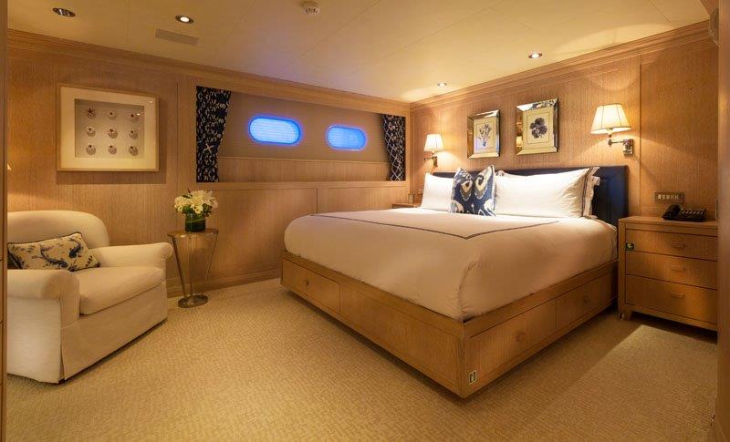 Motor Yacht GRAVITAS - VIP cabin.jpg
