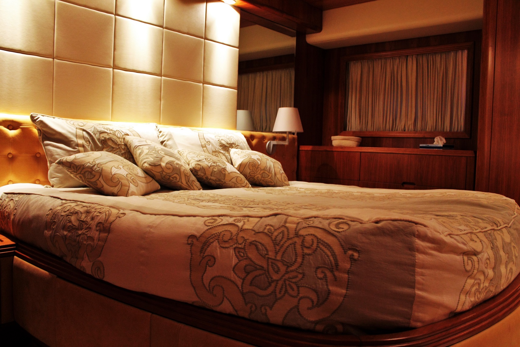 Motor Yacht HAPPY FEET - VIP cabin.jpg