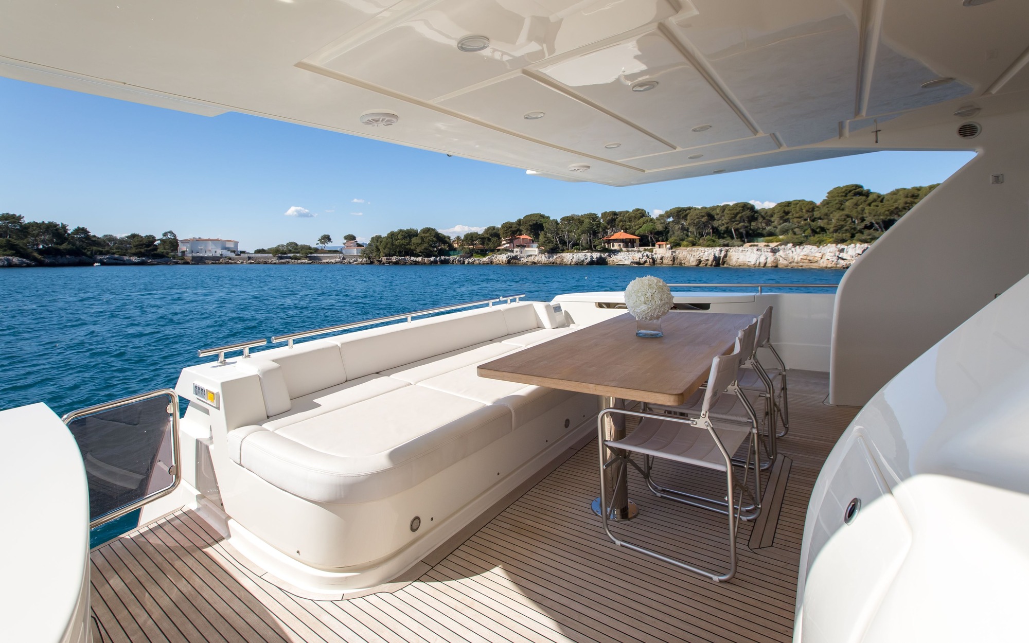 Motor Yacht IGELE - Aft deck table.jpg