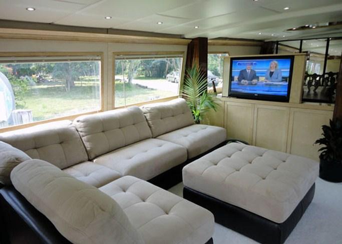 Motor Yacht JUSTINE -  Main Salon Seating.jpg