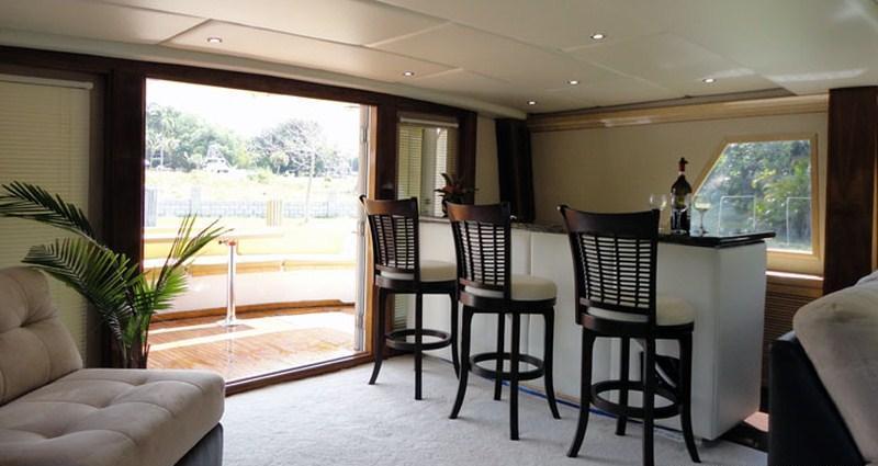 Motor Yacht JUSTINE -  Salon Bar.jpg