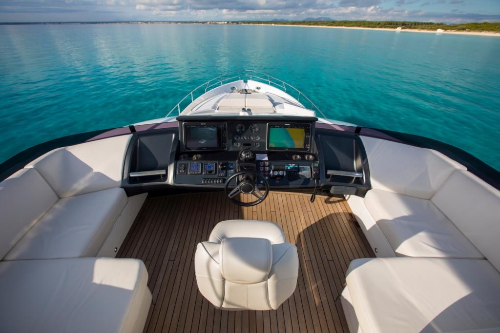 Motor Yacht LA VIE - Flybridge helm.jpg