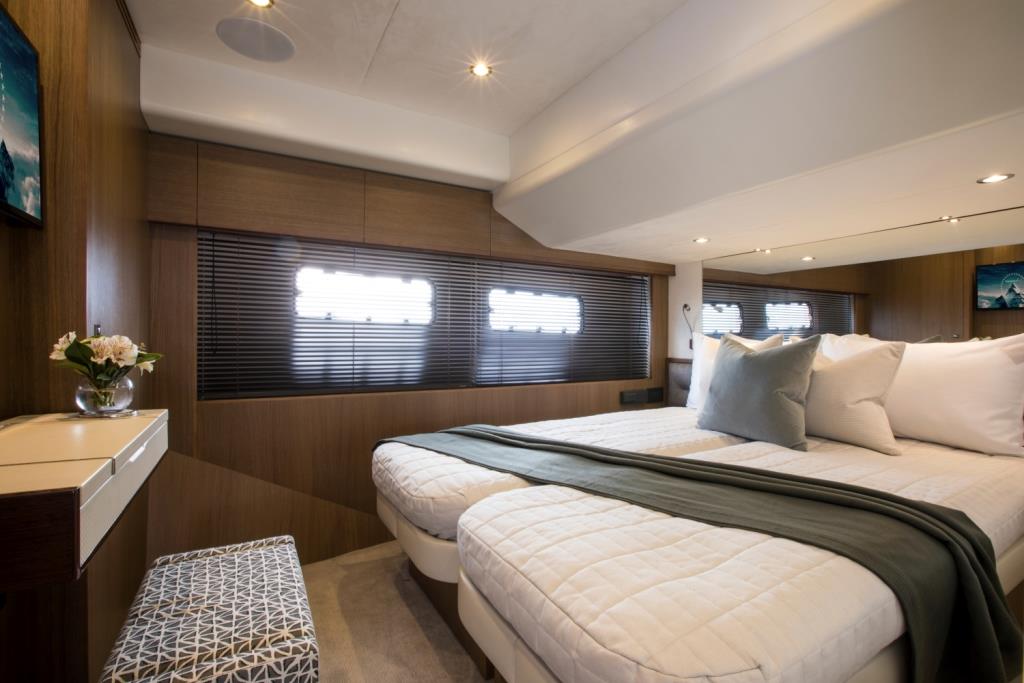 Motor Yacht LA VIE - Guest cabin 1.jpg