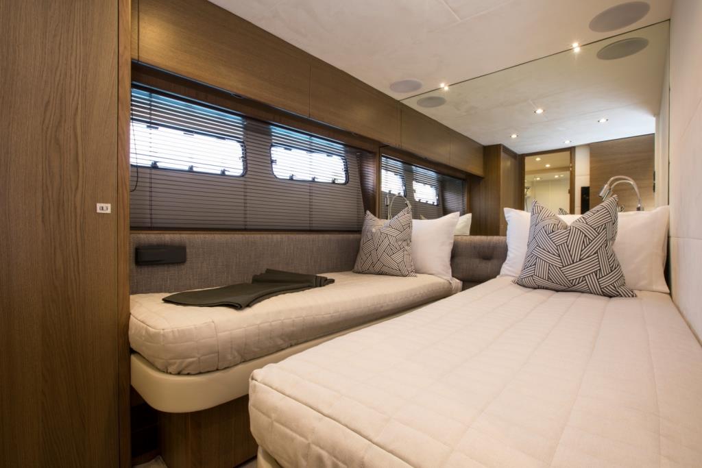 Motor Yacht LA VIE - Guest cabin 2.jpg
