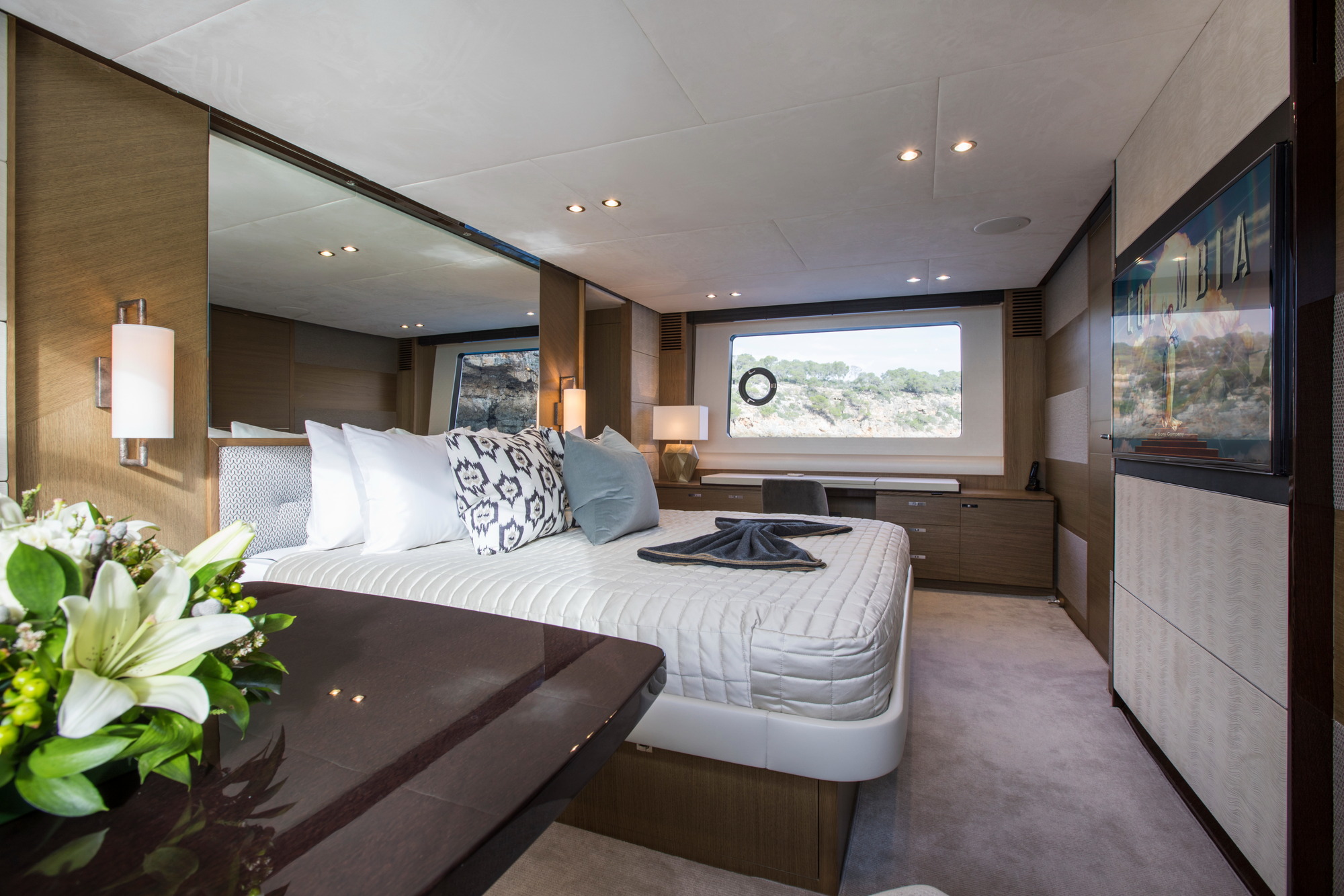 Motor Yacht LA VIE - Master cabin.jpg