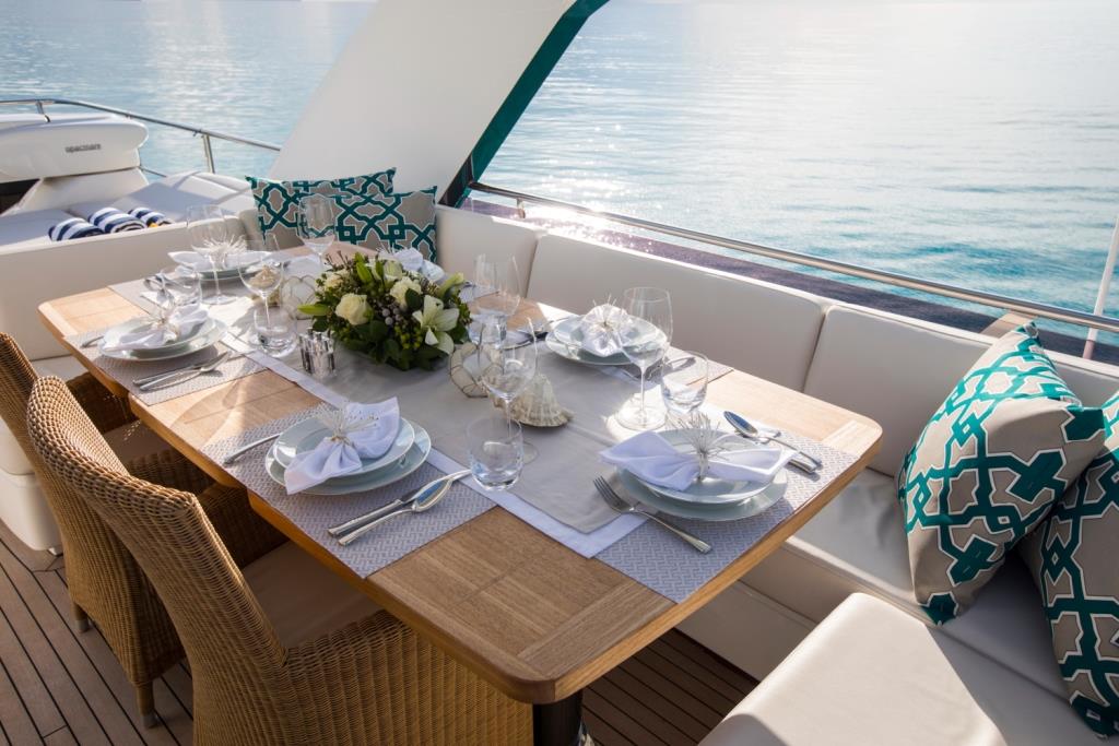 Motor Yacht LA VIE - Sundeck dining.jpg