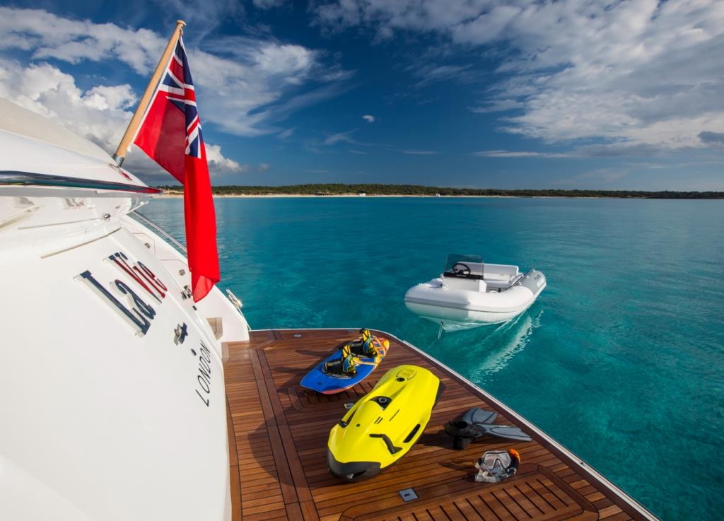 Motor Yacht LA VIE - Swim platform.jpg