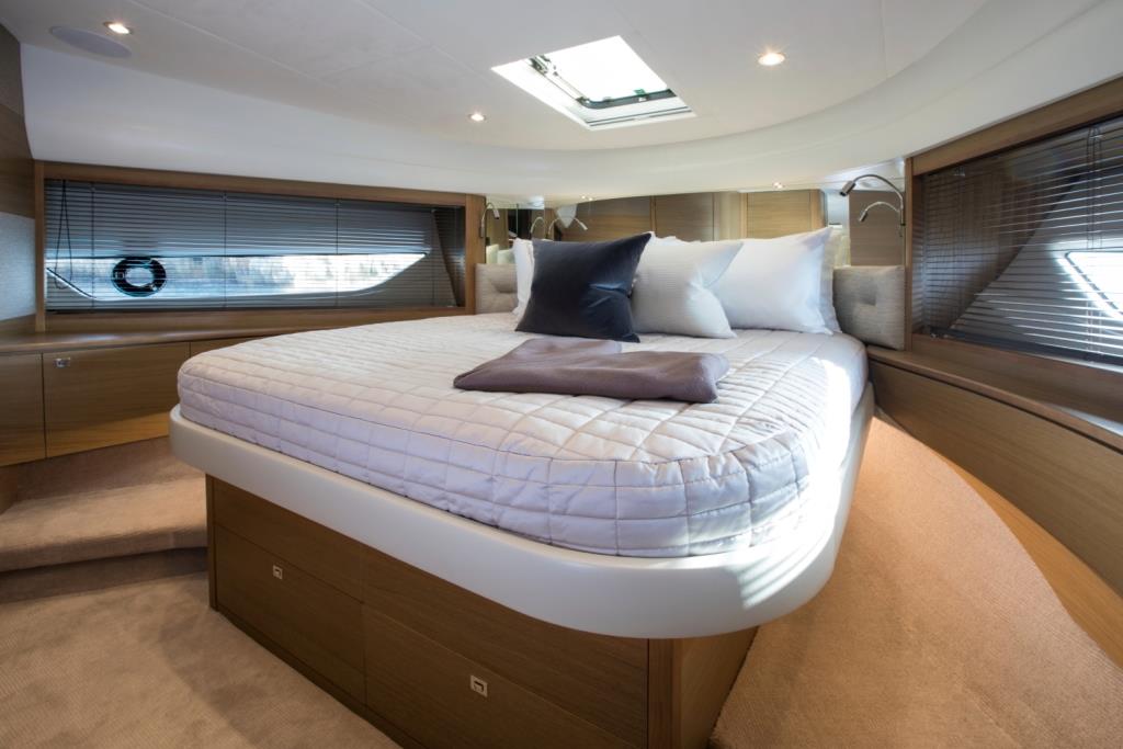 Motor Yacht LA VIE - VIP cabin forward.jpg