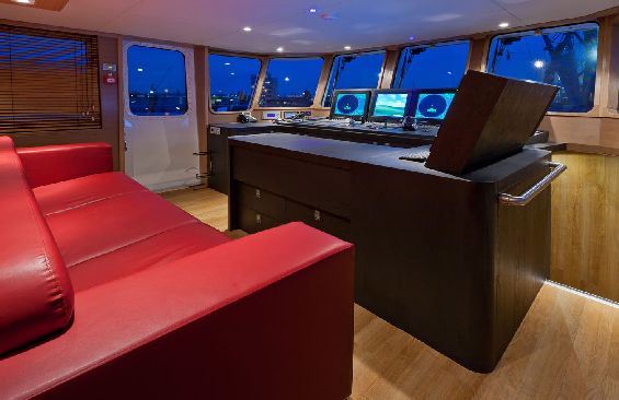 Motor Yacht LARS -  Bridge.jpg