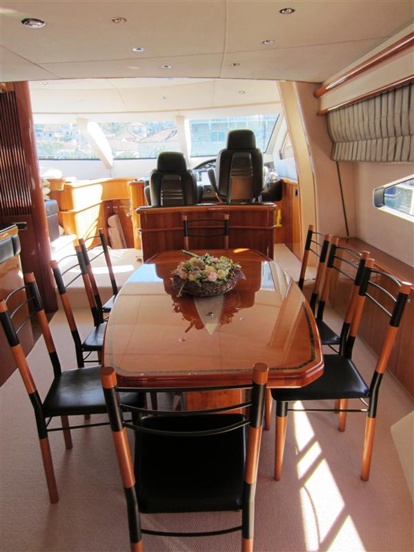 Motor Yacht LUCKY BEAR -  Dining.jpg