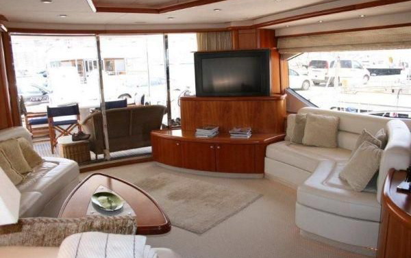 Motor Yacht LUCKY BEAR -  Salon.jpg