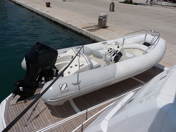 Motor Yacht LUCKY BEAR -  Tender.jpg