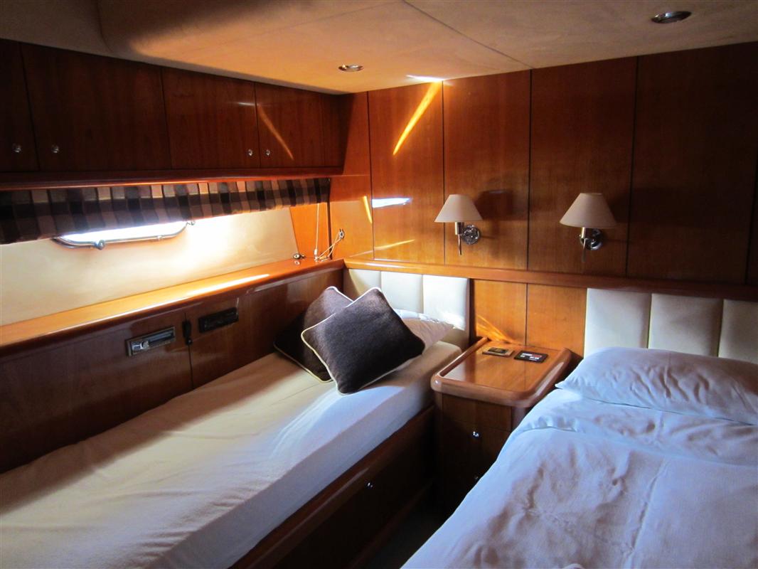 Motor Yacht LUCKY BEAR -  Twin Cabin.jpg