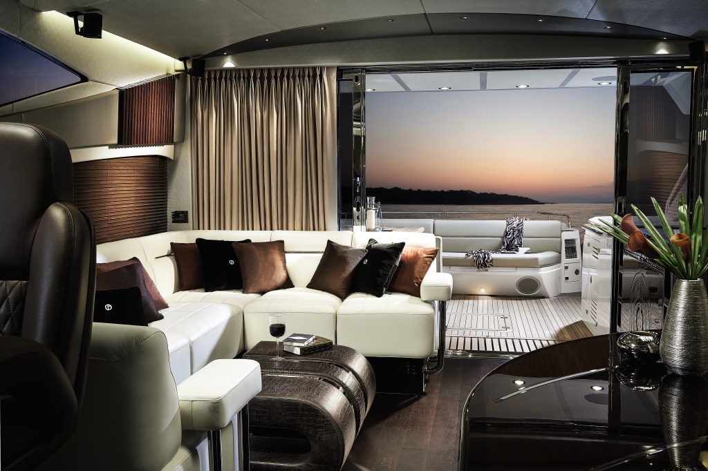 Motor Yacht MALOLO - 005.jpg