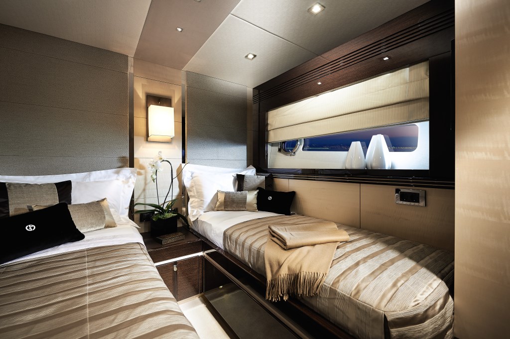 Motor Yacht MALOLO - 007.jpg