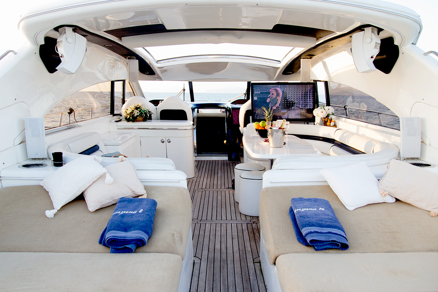 Motor Yacht MANZANA - Aft deck.jpg