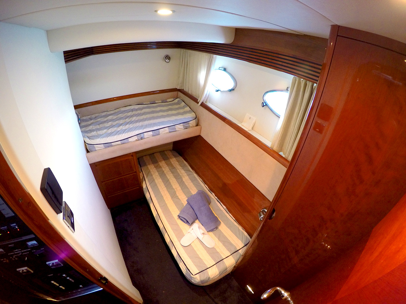Motor Yacht MANZANA - Twin cabin.jpg