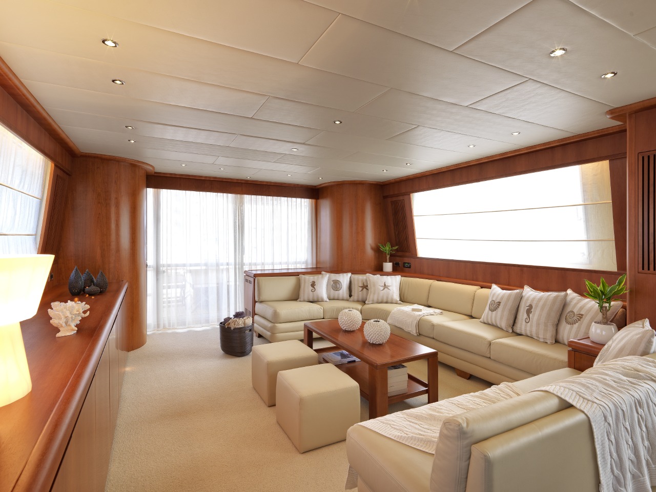 Motor Yacht MARTINA - Lounge.jpg