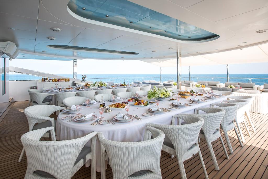 Motor Yacht MOONLIGHT II - Alfresco dining.jpg