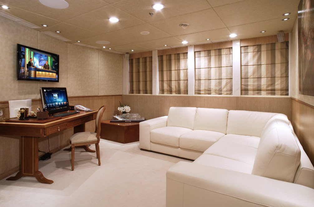 Motor Yacht MOONLIGHT II - Master study.jpg