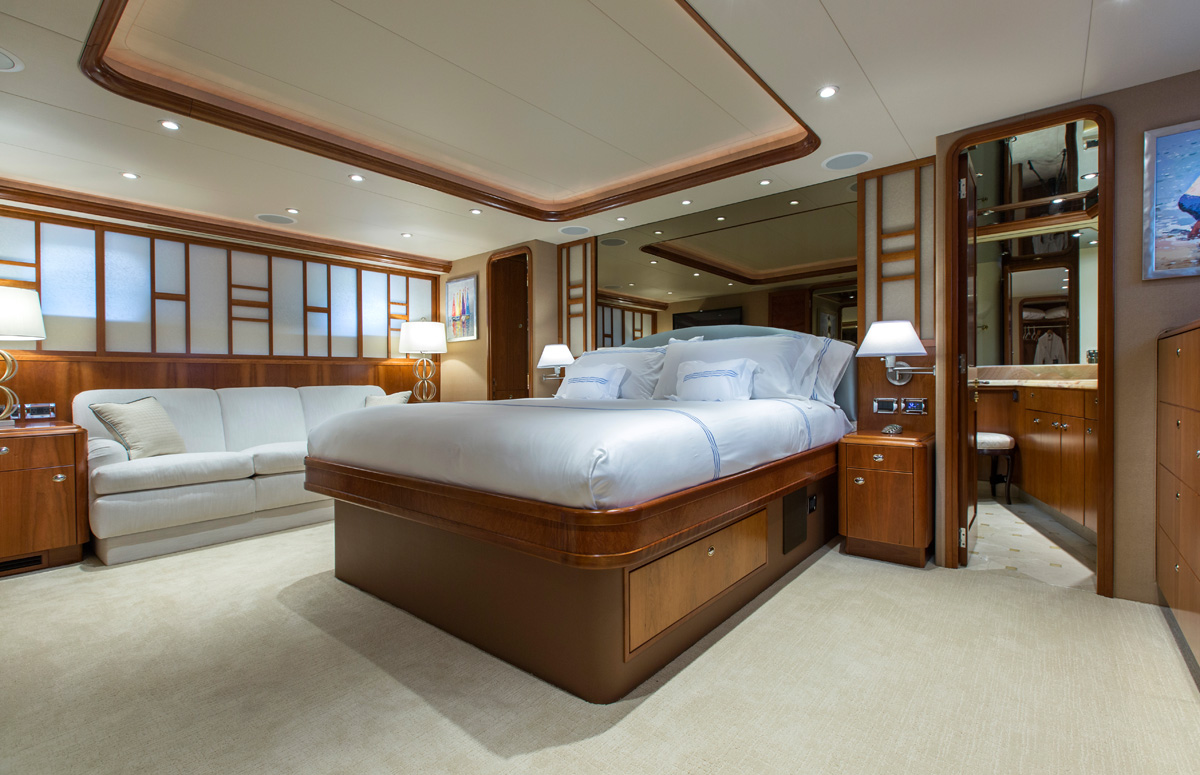 Motor Yacht OASIS - Master suite.jpg