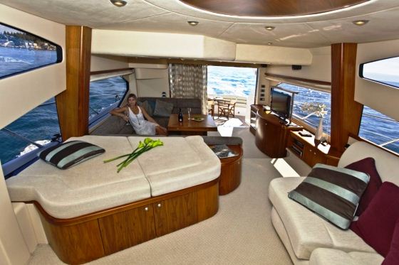 Motor Yacht Rej -  Salon.jpg