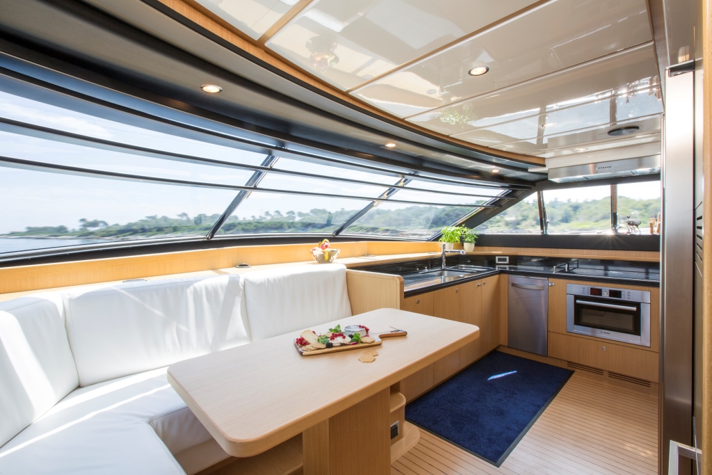 Motor Yacht SANS ABRI - Pilot house seating.jpg