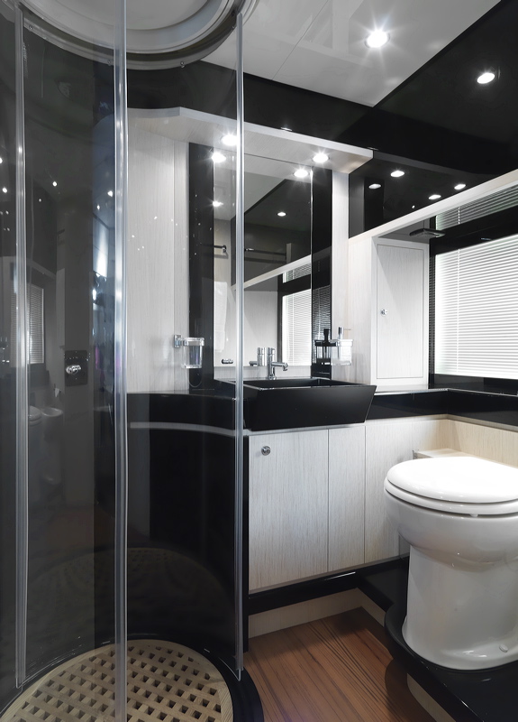 Motor Yacht Stinray M -  Bathroom 3.jpg