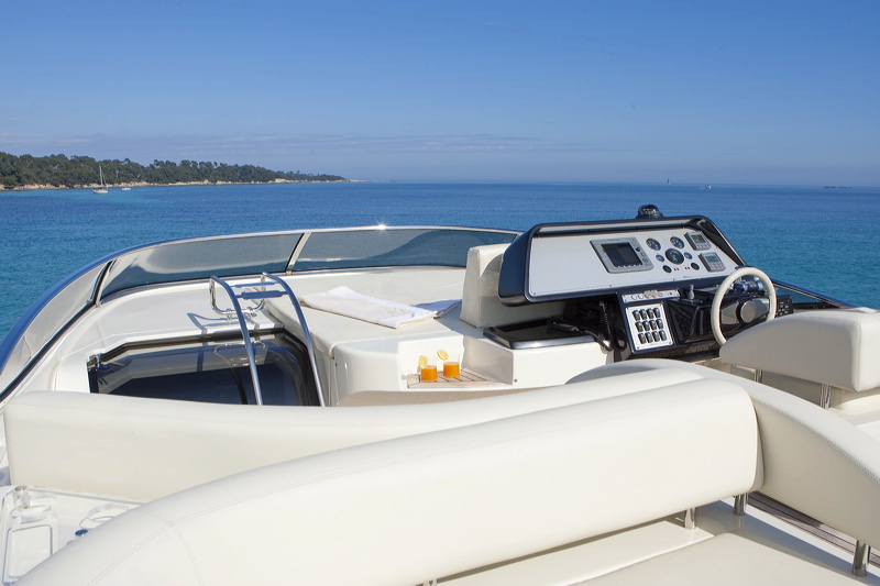 Motor Yacht Stinray M -  Flybridge 2.jpg