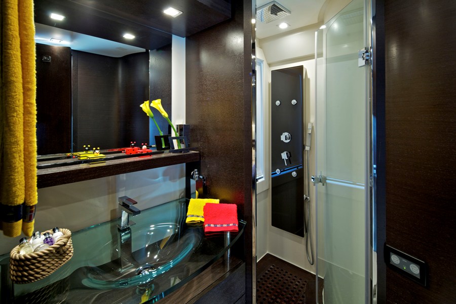 Motor Yacht THEA -  Ensuite.jpg