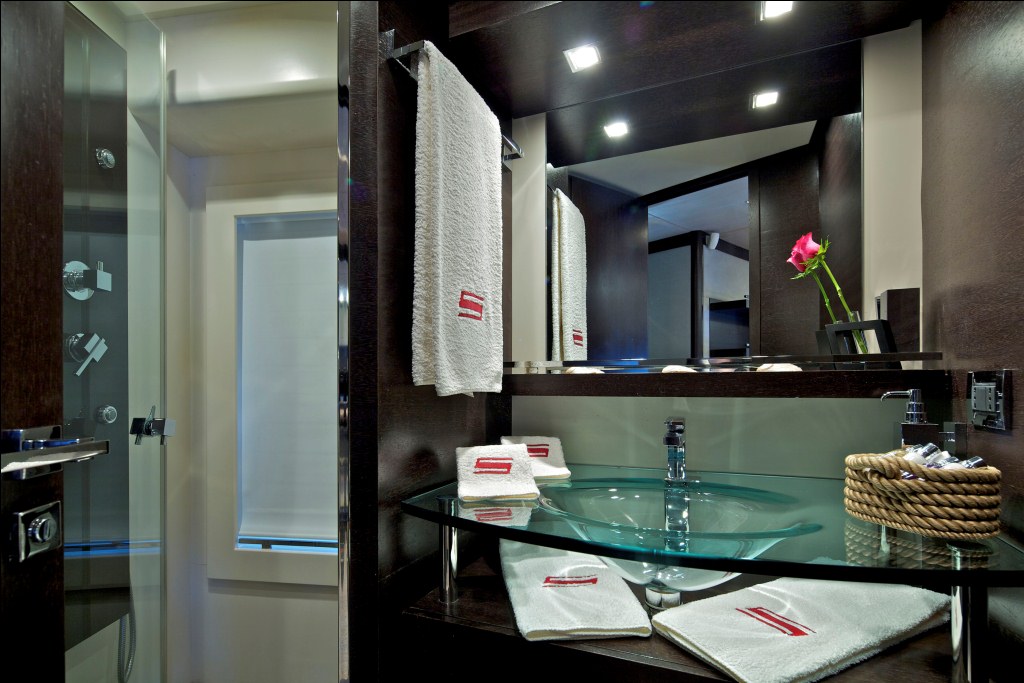 Motor Yacht THEA -  VIP Bathroom.jpg