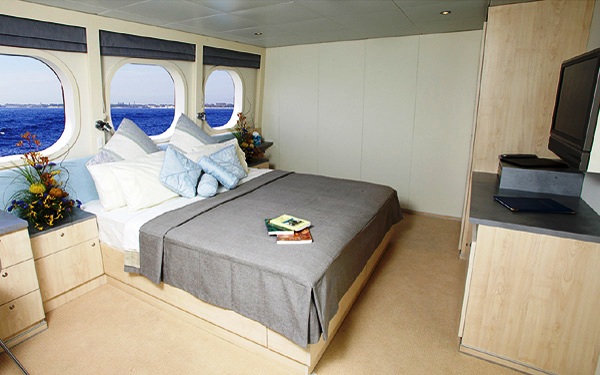 Motor Yacht True North  Superior Stateroom.jpg
