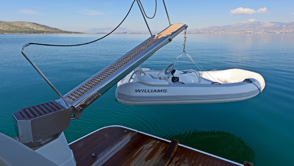 Motor Yacht WAVE MASTER - 008.jpg